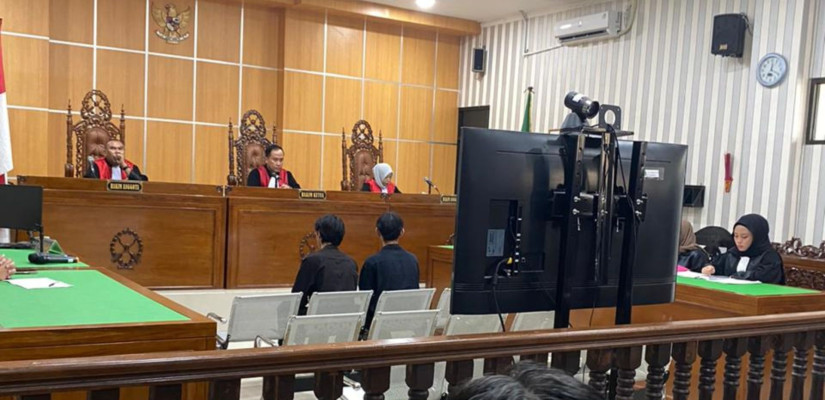 Pembacaan eksepsi oleh penasehat hukum di Pengadilan Negeri Samarinda. (foto: selasar/rio)