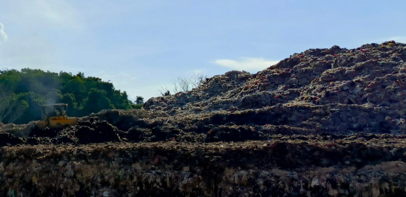 TPA Sambutan, tempat pemrosesan akhir sampah Kota Samarinda yang masih dalam proses revitalisasi. Mulai dari sistem open dumping menjadi sanitary landfill modern, dengan pembangunan infrastruktur seperti jalan, listrik, dan Instalasi Pengolahan Lindi (IPL). (foto: Selasar/hasyim ilyas)