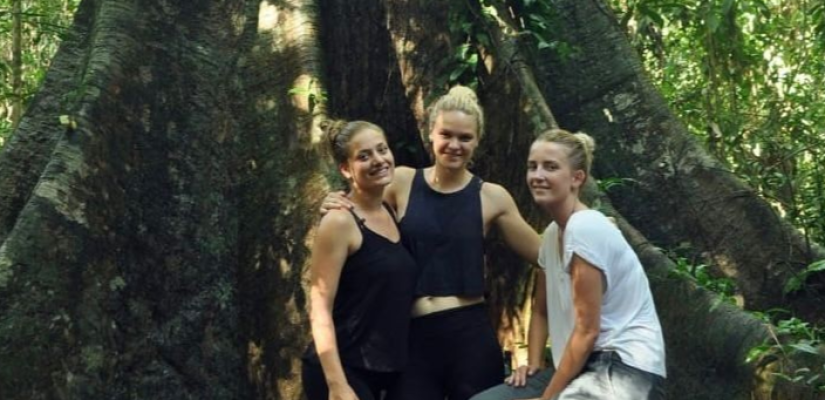 Wisatwan asing di Taman Nasional Kutai (TNK). (foto: selasar/istimewa)