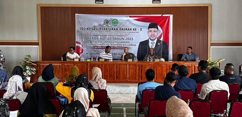 Sosialisasi Perda Nomor 2 Tahun 2022 tentang Penyelenggaraan Pembangunan Ketahanan Keluarga di Balai Desa Karang Tunggal. (Selasar/Istimewa)