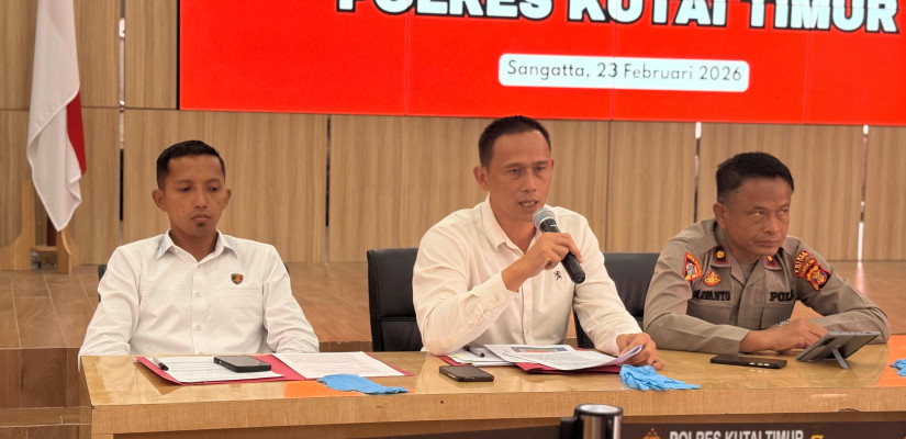 ​Kapolres Kutim, AKBP Fauzan Arianto, didampingi Kasat Resnarkoba IPTU Erwin Susanto.