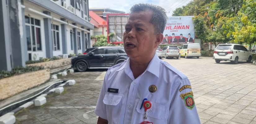 Ketua Dewan Pengawas Perumdam Tirta Kencana, sekaligus Asisten I Pemkot Samarinda, Marnabas Patiroy. (Selasar/Hasyim Ilyas)