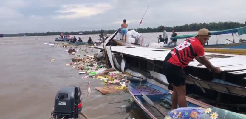 KM Dahlia Karam di Perairan Muara Kaman