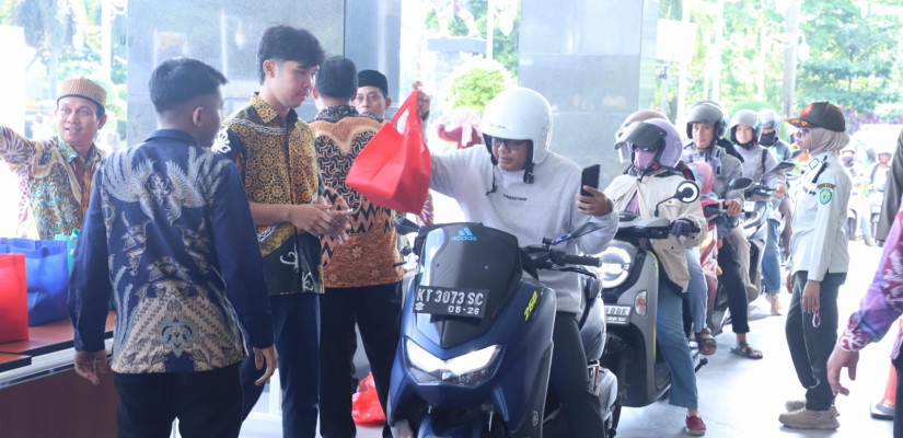 Pemprov Kaltim Bagikan 1.000 Takjil per Hari, SKPD Bergiliran Menyalurkan