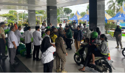 Dinas ESDM Kaltim dan Forum PPM Minerba Bagikan 2.100 Paket, Terpantau Ribuan Warga Mengantre