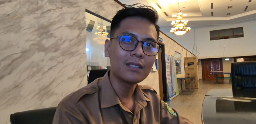 Tim sentra HKI BRIDA Kutim, Dadang Lesmana saat ditemui di ruang kerjanya. (selasar/Ist)