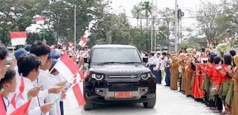 Penampakan mobil Land Rover Defender yang disewa Pemkot Samarinda dengan skema sewa. (Ist)