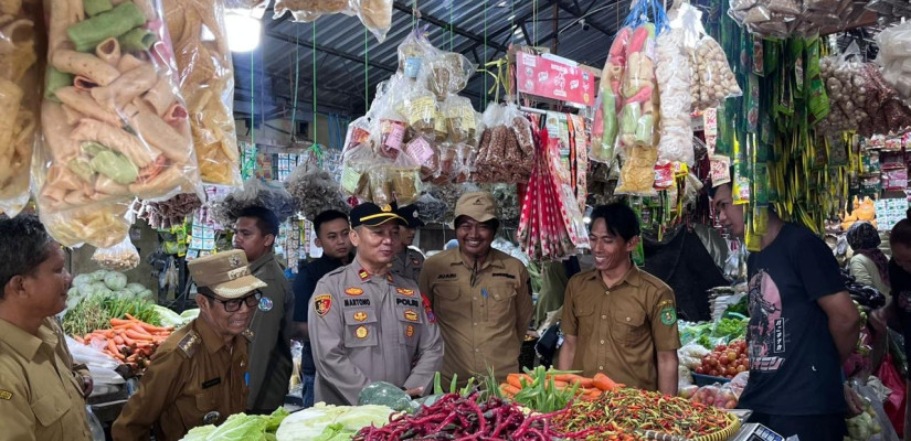 Jajaran Polsek Muara Wahau bersama unsur Forkopimcam melaksanakan inspeksi mendadak (sidak) ke sejumlah pasar, toko retail, hingga pangkalan LPG di wilayah Kecamatan Muara Wahau, Kabupaten Kutai Timur, pada Senin (16/3/2026).