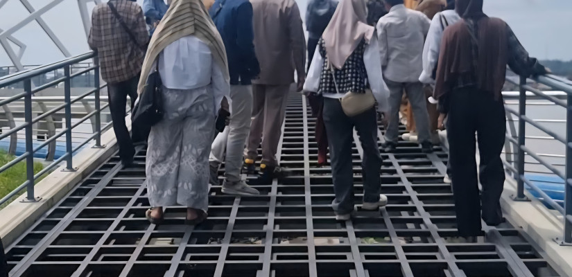 Teras Samarinda Tahap 2 Belum Rampung, Lantai Pedestrian di Atas Sungai Belum Terpasang