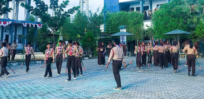 Aktivitas siswa di halaman SMP Negeri 9 Bontang, Jalan Tari Enggang, Guntung. (Istimewa)