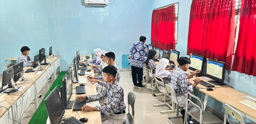 Siswa SMP Negeri 4 Bontang saat mengikuti TKA gelombang kedua. (Istimewa)