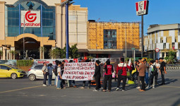 Hak Angket Mangkrak, Aliansi Rakyat Kaltim Kepung Titik Vital Samarinda Lewat Aksi Pencerdasan