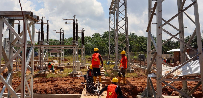 Aktivitas pekerjaan erection dan instalasi terus dipacu di area GI 150 kV Grogot. Foto: Ist