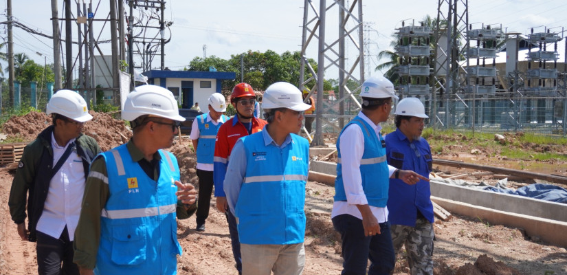 General Manager PLN UIP KLT bersama jajaran manajemen melakukan peninjauan langsung ke area pembangunan Extension 1 Trafo Bay + Trafo 30 MVA GI 150 kV Satui. Foto: Istimewa