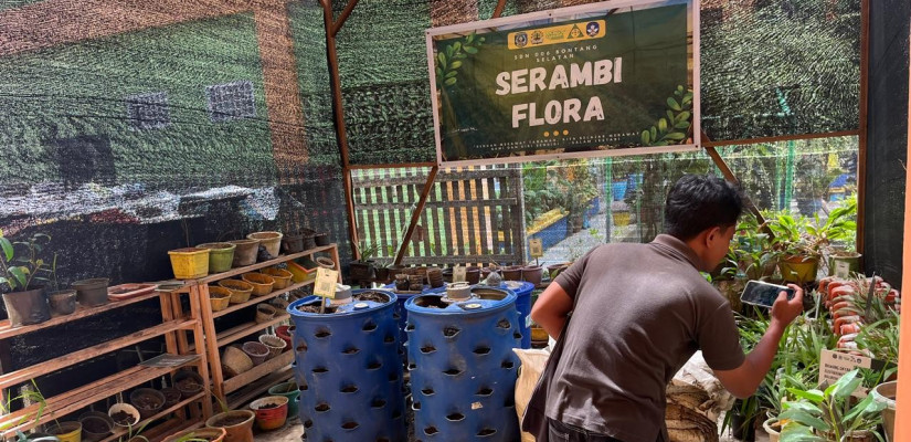 Serambi Flora SD Negeri 006 Bontang Selatan, Berbas Tengah. (Doc. Populismedia)