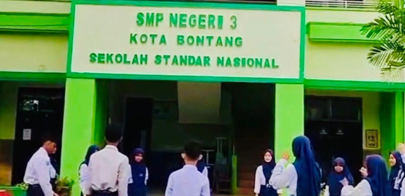 Gedung SMP Negeri 3 Bontang, Jalan Pelabuhan III, Tanjung Laut, Bontang Selatan. (Doc. Pribadi)