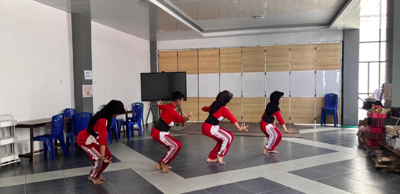 Pelajar SMP Negeri 2 Bontang mulai latihan persiapan lomba. (Istimewa)