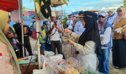 Bupati Berau Borong Produk UMKM Pulau Besing, Dorong Promosi Kerajinan Lokal