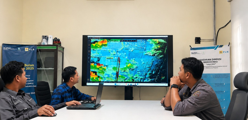 Tim PLN bersama mitra melakukan pembahasan dan analisis pemetaan topografi jalur transmisi SUTT 150 kV GI Tanjung Redeb. Foto: Ist