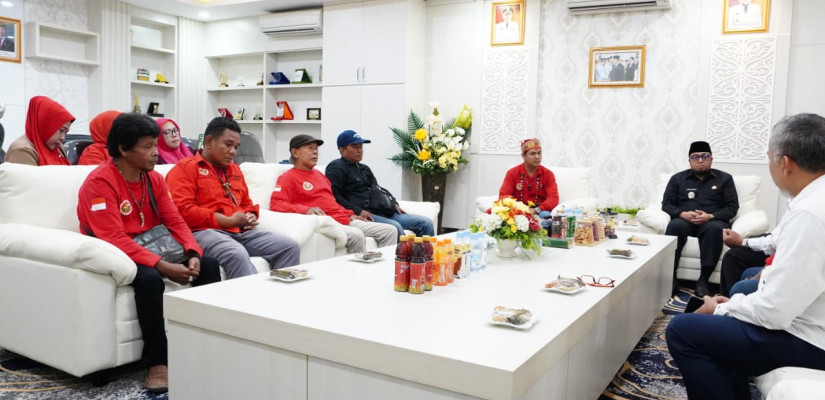 Wabup Paser Terima Dewan Pengurus Daerah Perkumpulan Pemuda Dayak.