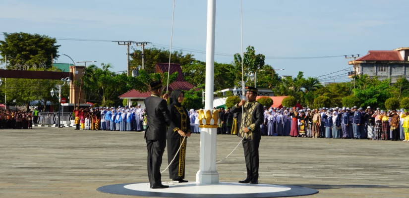 Upacara Bendera dalam rangka memperingati Hari Pendidikan Nasional (Hardiknas) 2026 di halaman Kantor Bupati Paser.
