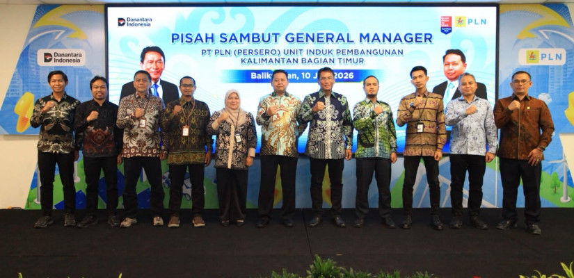 Jajaran manajemen PLN UIP KLT berfoto bersama dalam momentum Pisah Sambut General Manager sebagai simbol kesinambungan kepemimpinan dan kolaborasi.