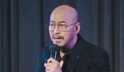 Gunakan Komedi Sebagai Ruang Kritik, Komika Pandji Pragiwaksono Bakal Manggung di Samarinda Besok