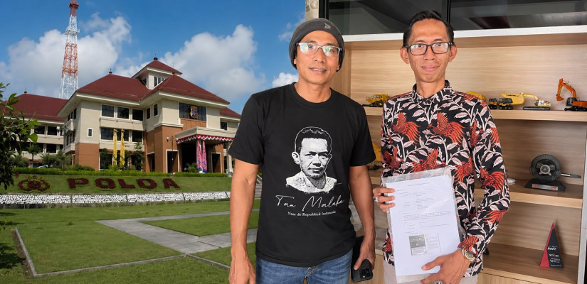 Kiri ke kanan: Sudarno (Pelapor), Agus Amri (Kuasa Hukum). Foto: Selasar/Boy
