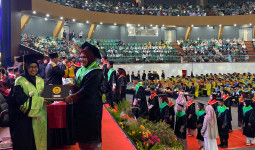 720 Lulusan UMKT Resmi Diwisuda, Rektor Beri Pesan untuk Hadapi Dunia Kerja yang Terus Berubah