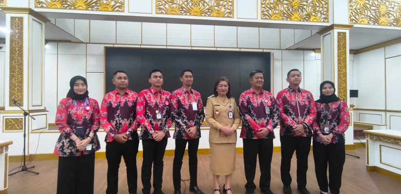 Kepala DKP3A PPU, Jansje Grace Makisurat bersama jajaran APSAI PPU. (Selasar.co)