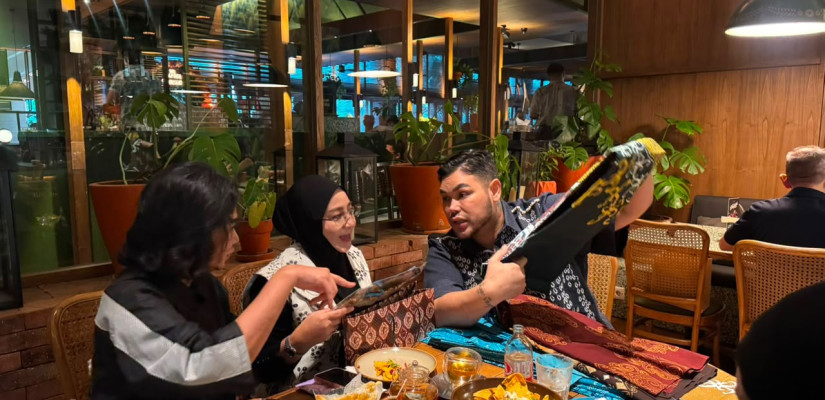Bupati Sri Juniarsih Buka Peluang Pengembangan Wastra Berau di Industri Fesyen