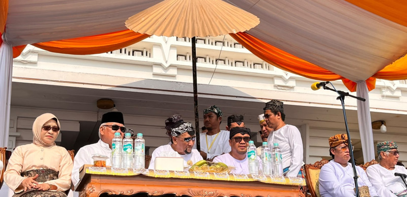 Sultan Aji Muhammad Idris, Bupati dan Wakil Bupati Kukar serta tamu undangan di Puncak Erau Adat Kutai 2026 (Selasar/Farid)
