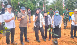 Kepala DLH Bulungan Tanam Pohon di Kebun Raya Bundayati, Dorong Pelestarian Keanekaragaman Hayati