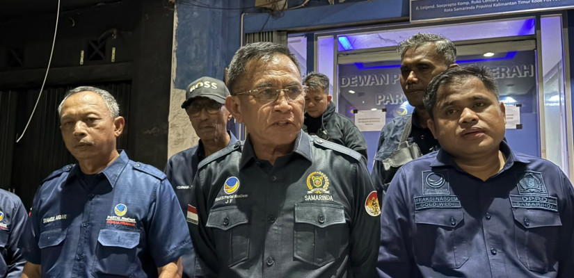 Ketua DPD Nasdem Samarinda, Joha Fajal beserta jajaran saat mengumumkan Saefuddin Zuhri jadi bakal calon wali kota Samarinda. Foto: Selasar/Boy