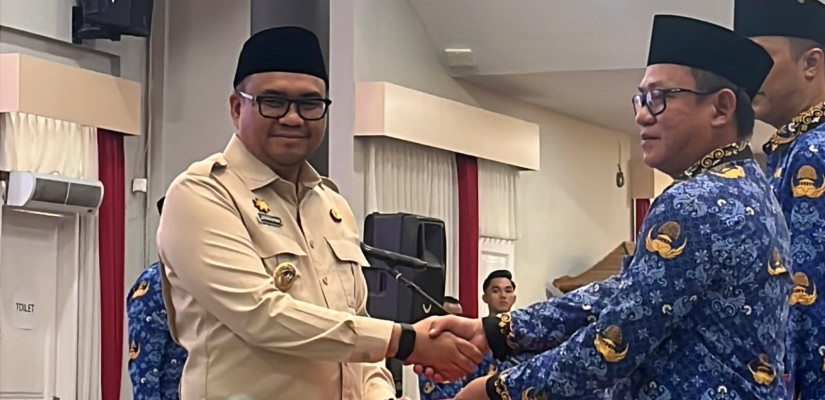 Bupati Kukar, Aulia Rahman Basri saat melantik 64 pejabat di lingkungan Pemkab Kukar. (Selasar/Farid)