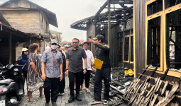 Bupati Kukar Sambangi Korban Kebakaran, Pastikan Kebutuhan Dasar Terpenuhi Dengan Layak