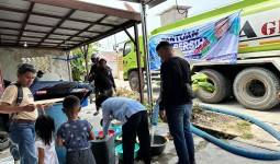 Peduli Warga Terdampak Kemarau di PPU, Mudyat Noor Salurkan 14 Ribu Liter Air Bersih