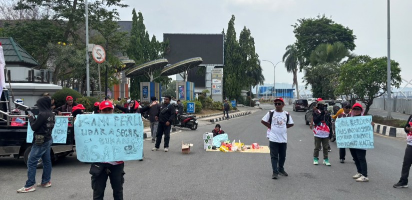 TRC PPA Protes Penanganan Karhutla di Kaltim di Depan Kantor Gubernur, DP3A Minta Demo di Dalam Ruangan